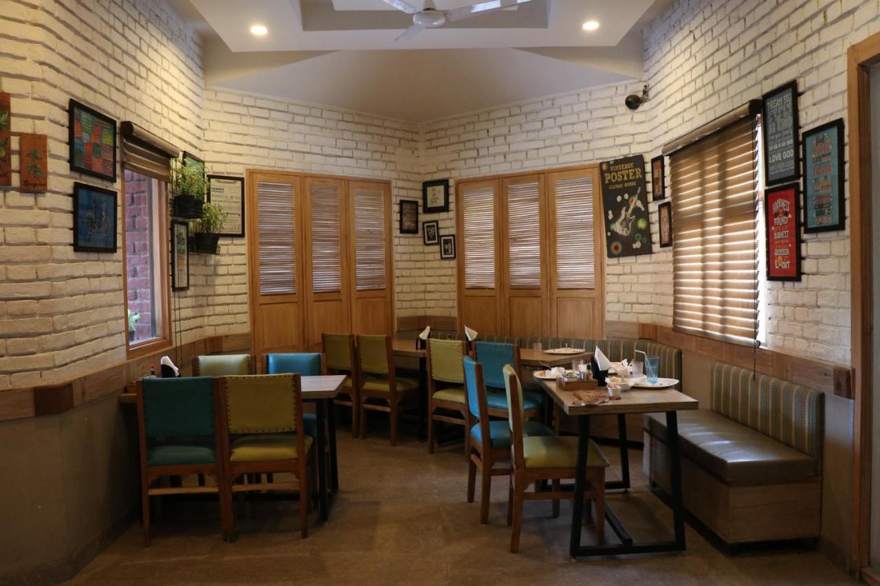 Little Chef Hotel Kanpur Extérieur photo